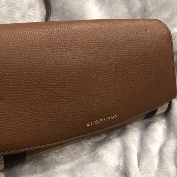 Burberry Henley Wallet On Chain - Picture 8 of 10